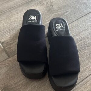 SM New York Black Wide-Band Slide Mules